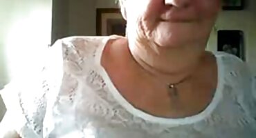 sex mẹ kế ngủ Chết tiệt trong một bao cao su busty bình thường. phim sexhd